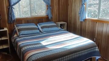 2 bedrooms, travel crib, free WiFi, bed sheets