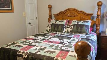 2 slaapkamers, een strijkplank/strijkijzer, reisbedje, gratis wifi