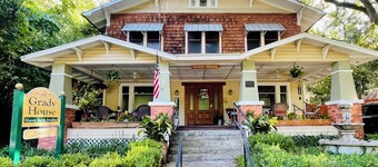 Grady House 床位與早餐