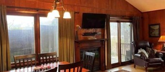 Cozy 3-bed lakefront home with deck & fireplace