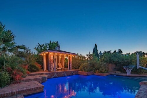 Entertainer's Dream Home! 3 Bdrm, Pool, Games!