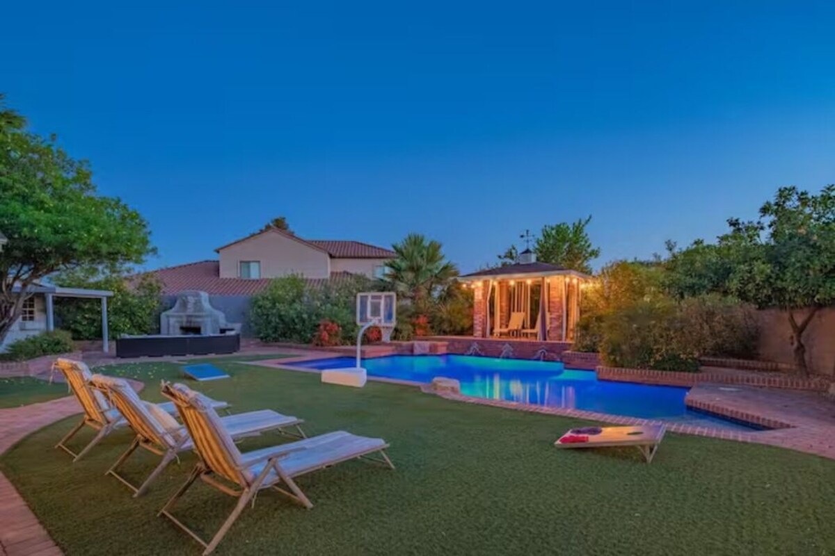 Entertainer's Dream Home! 4 Bdrm, Pool, Games!