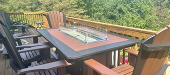Bright 2-bedroom lake view home