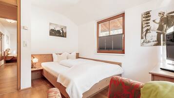 Grand-Apartment, Balkon, Bergblick | 1 Schlafzimmer, laptopgeeigneter Arbeitsplatz, kostenloses WLAN