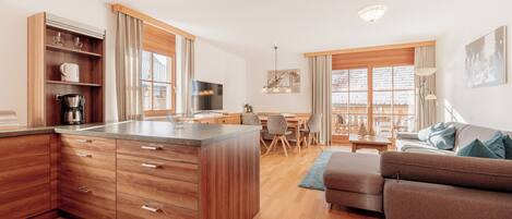 Appartement Majestueux, balcon, vue montagne | Coin séjour