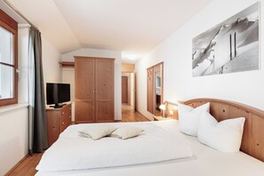 Grand Apartment, Balcony, Mountain View | Laptop workspace, free WiFi - MYALPS Historical (Oetz)