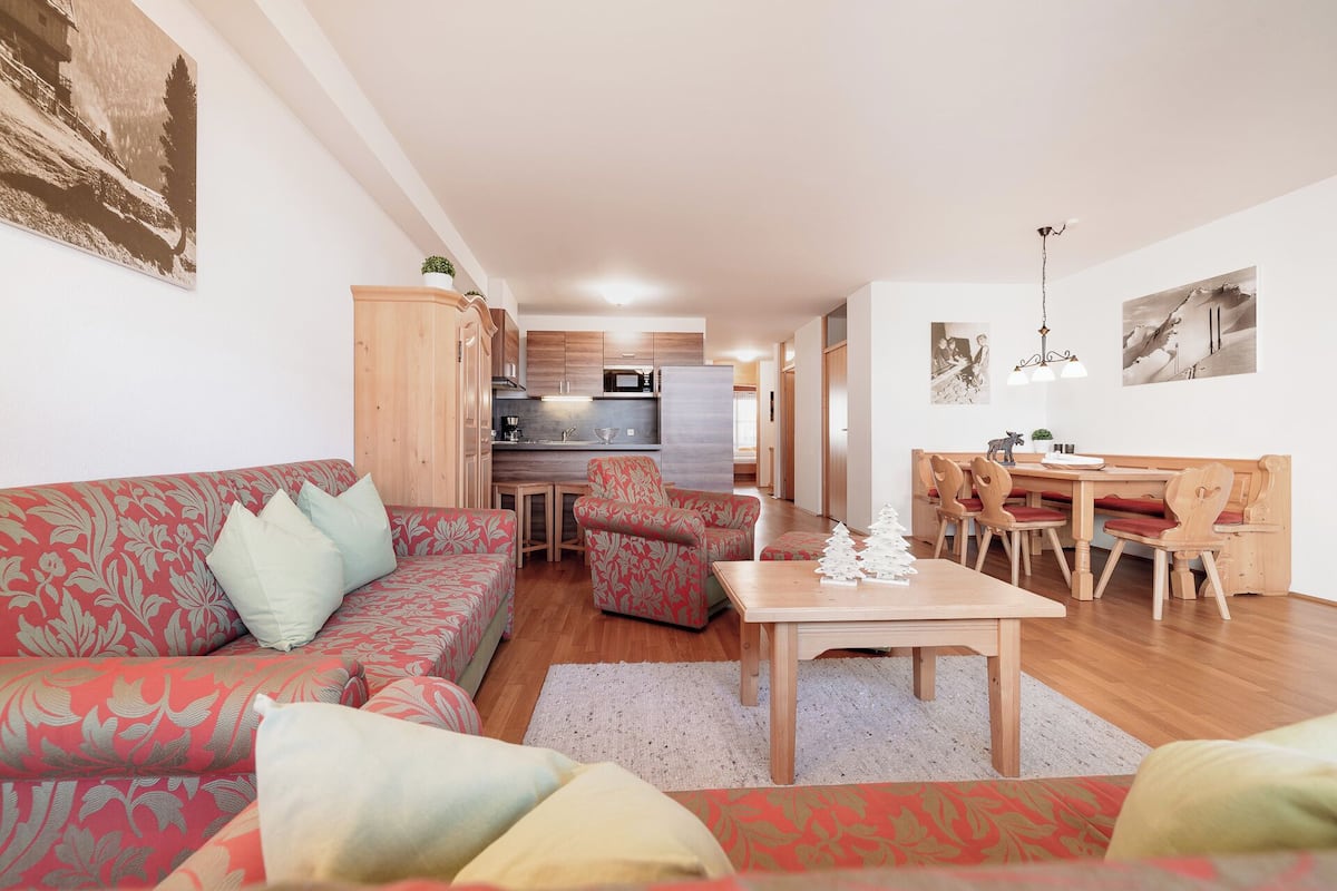 Apartamento familiar, balcón | 1 dormitorio, espacio para trabajar con un portátil, wifi gratis