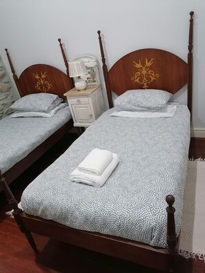 4 dormitorios, tabla de planchar con plancha, wifi gratis y ropa de cama