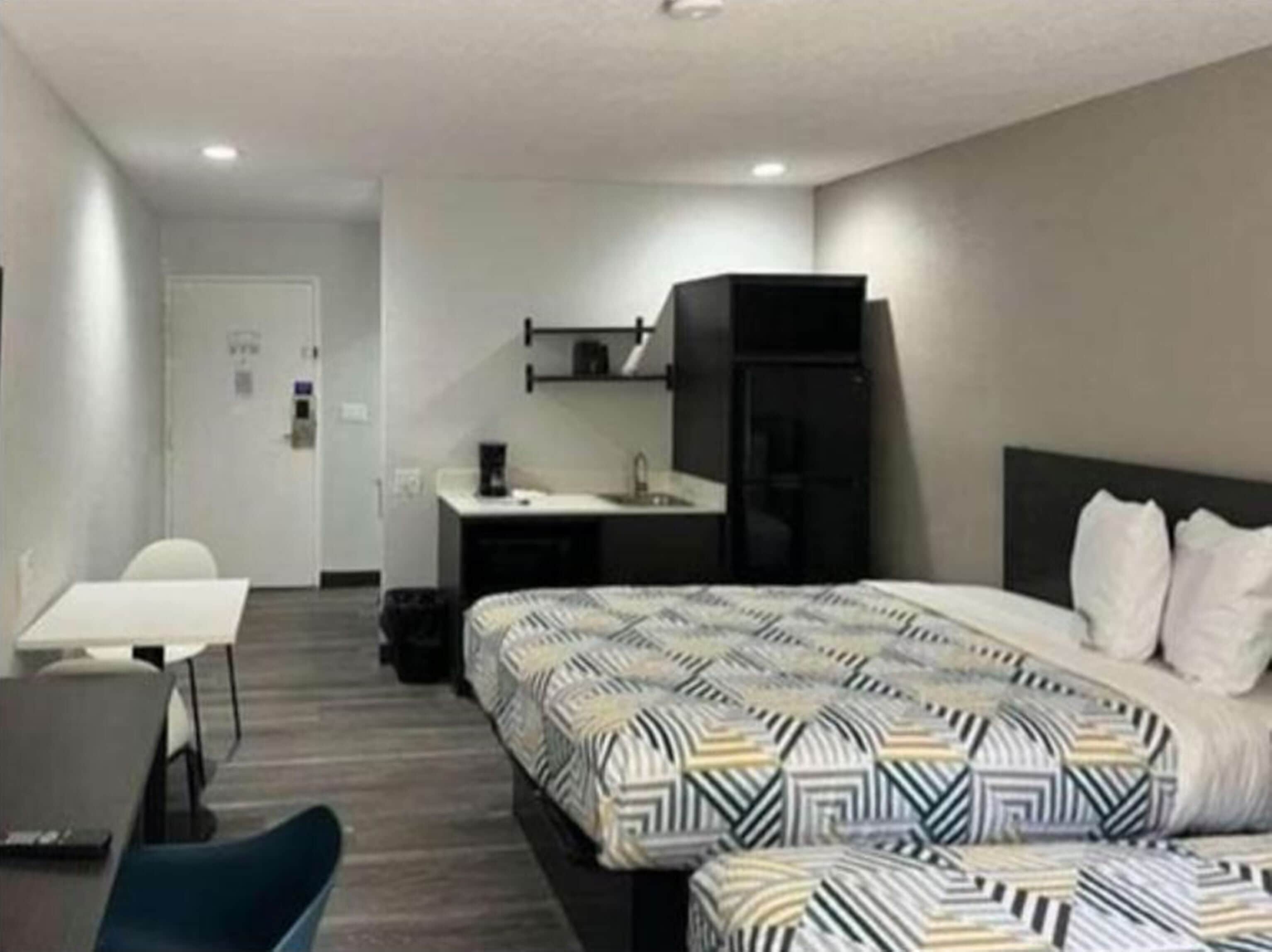 واي فاي مجانًا وملاءات أسرّة