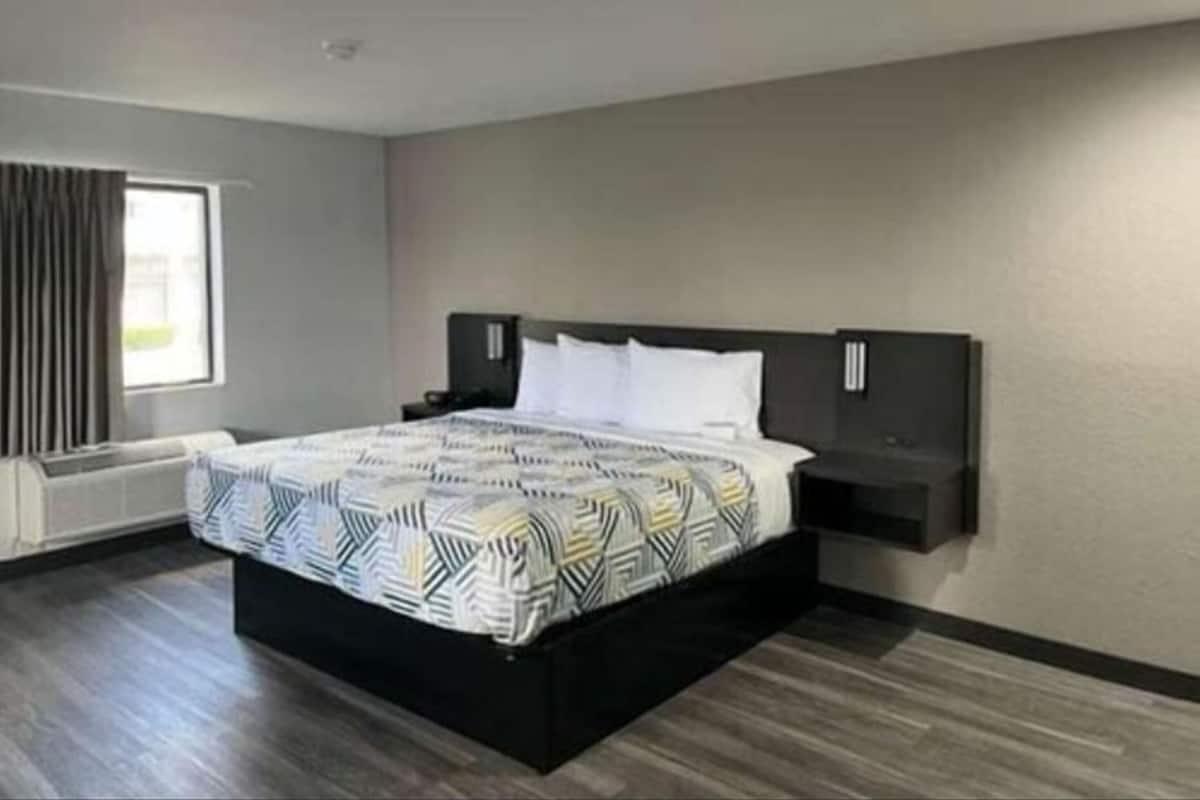 Free WiFi, bed sheets