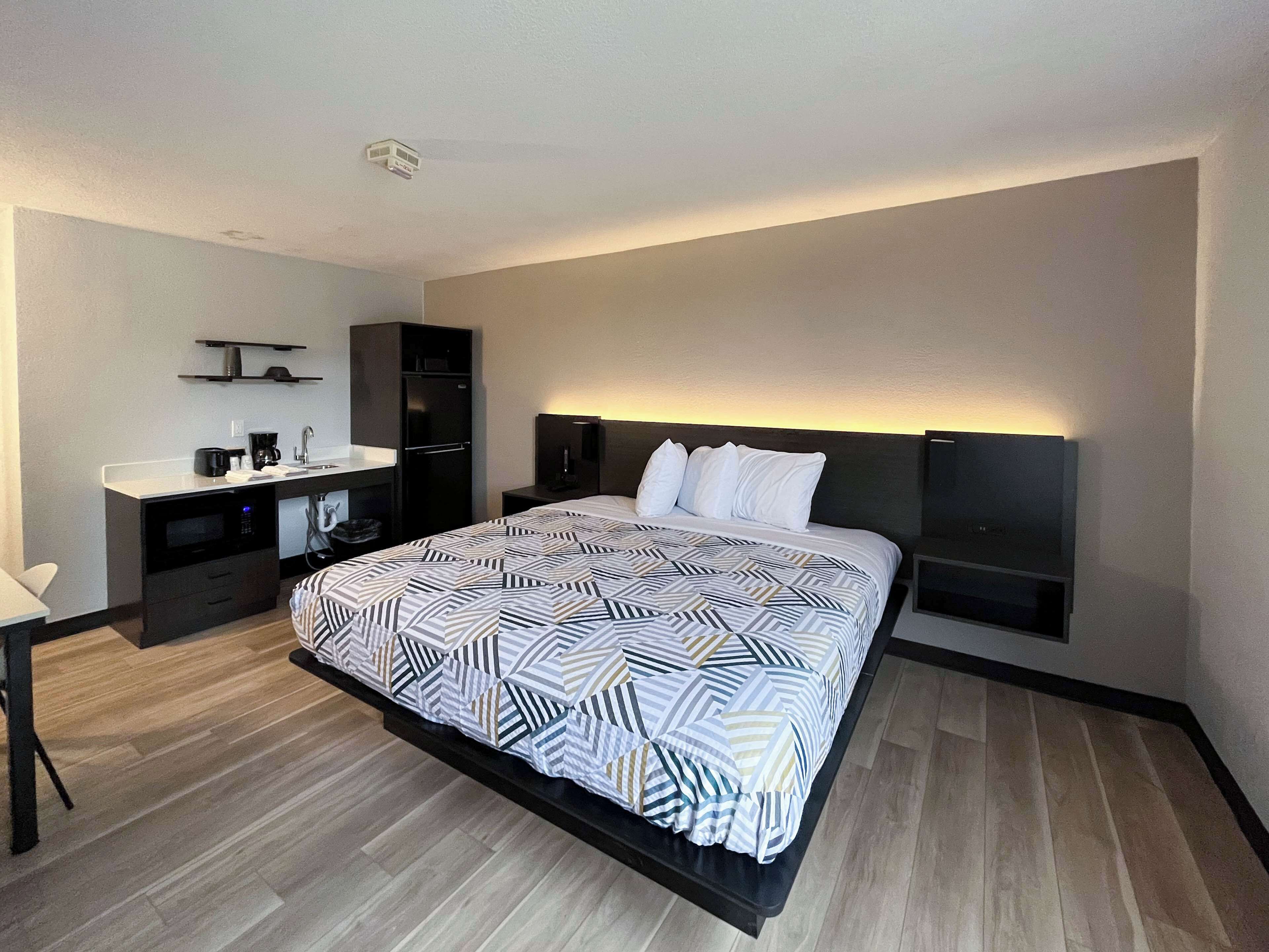 Tirai kedap cahaya, kedap suara, setrika/meja setrika, dan Wi-Fi gratis