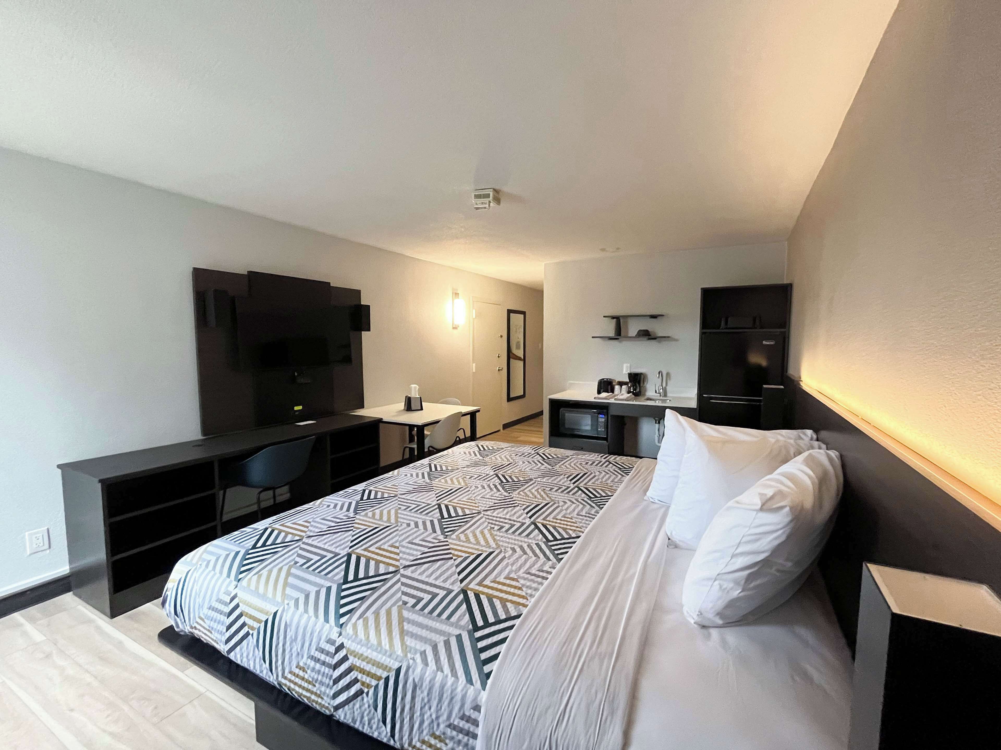 Tirai kedap cahaya, kedap suara, setrika/meja setrika, dan Wi-Fi gratis