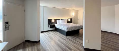 Blendingsgardiner, lydisolert, strykejern/-brett og wi-fi (inkludert)