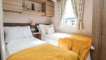 3 dormitorios, decoración individual, mobiliario individual