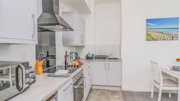 Cookware/dishes/utensils