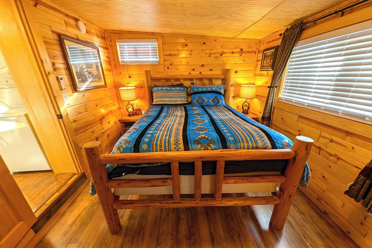 2 bedrooms, individually decorated, individually furnished