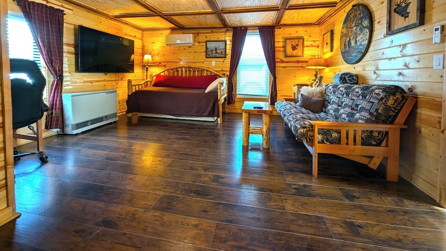 Yellowstone Treasure Guesthouses on the River