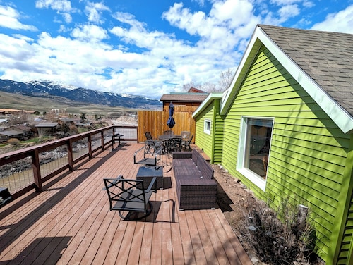 Yellowstone Treasure Guesthouses on the River