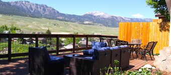 Yellowstone Treasure Guesthouses on the River