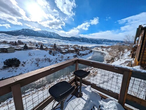 Yellowstone Treasure Guesthouses on the River