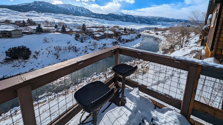 Yellowstone Treasure Guesthouses on the River