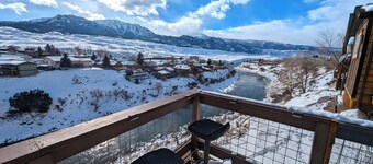 Yellowstone Treasure Guesthouses on the River