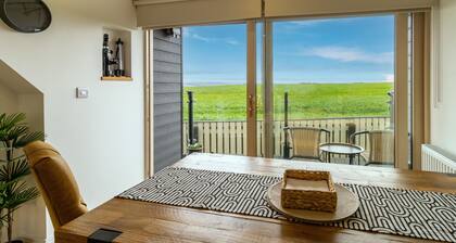 Picturesque cottage with views