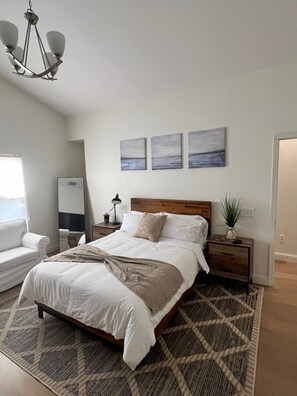 4 quartos, ferros/tábuas de passar roupa, berço de viagem