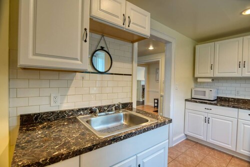 Discounted Stays | 1BR | Dog-Friendly | King | A/C