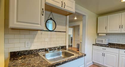 Discounted Stays | 1BR | Dog-Friendly | King | A/C