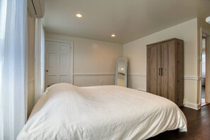 1 bedroom, desk, iron/ironing board, free WiFi