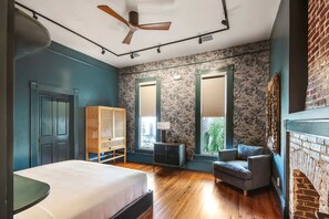 1 غرفة نوم وملاءات إيطالية من طراز فريتي وأغطية فراش متميزة