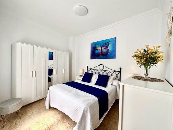 2 bedrooms, iron/ironing board, WiFi, bed sheets