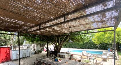 Maison, 5 chambres, piscine, Ă  5 min d'Arles