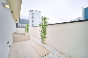 Penthouse Open-air bath & Hinoki Sauna (Air Dresser, 65-inch Smart TV, Air Purifier, Netflix) | Down duvets, memory-foam beds, desk, laptop workspace