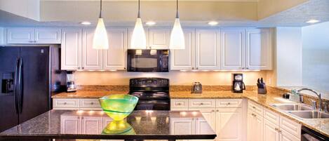 Frigorífic, microones, forn i placa de cuina