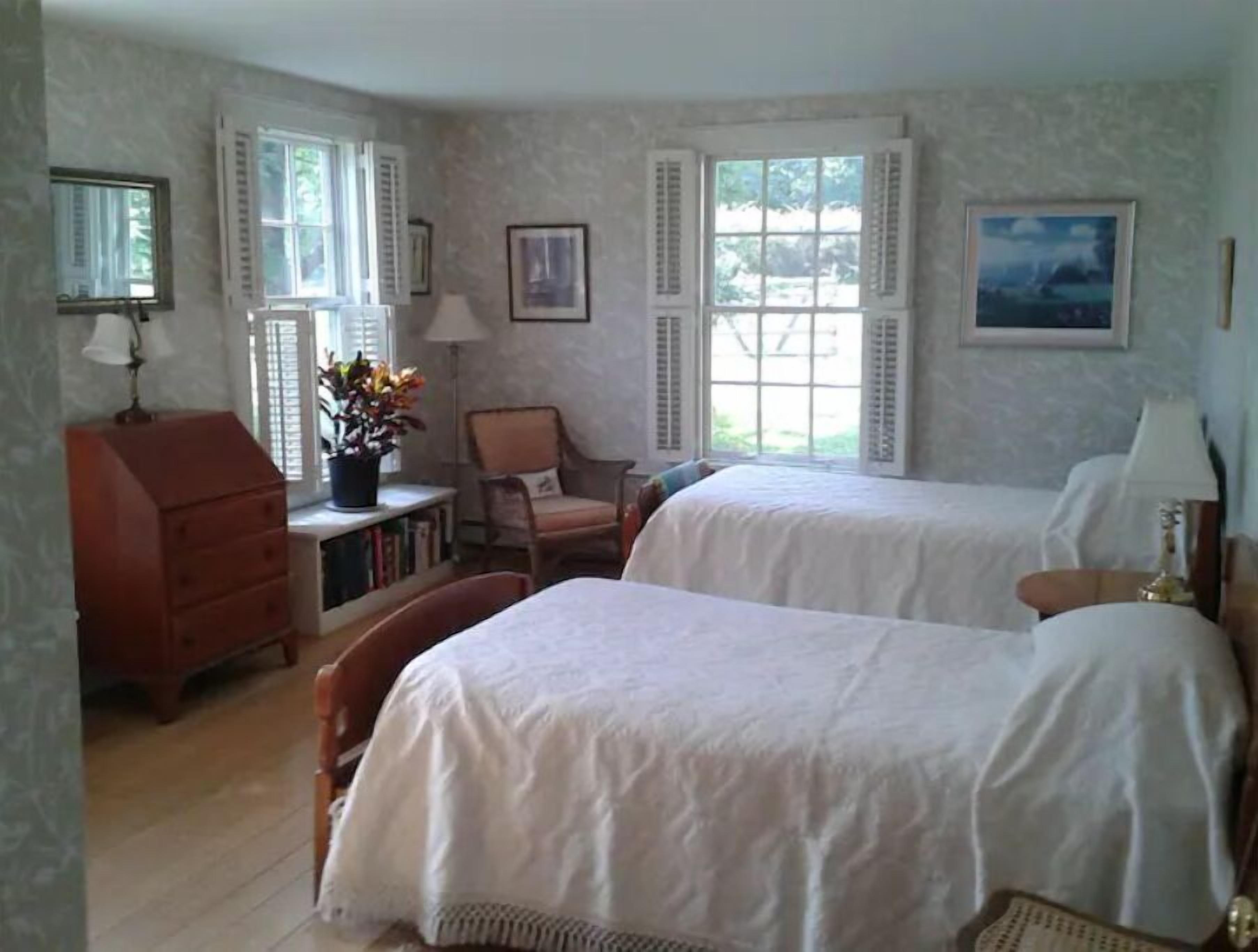 4 多间卧室、办公桌、熨斗/熨衣板、旅行婴儿床