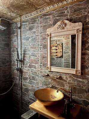 Amenidades de baño ecológicas, secadora de cabello, toallas, jabón 