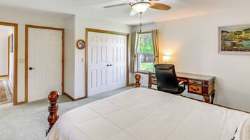 2 Schlafzimmer, Schreibtisch, Bügeleisen/Bügelbrett, Reisekinderbett