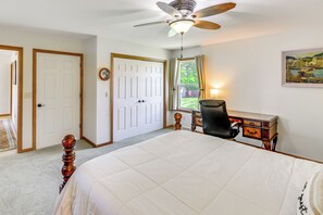 2 Schlafzimmer, Schreibtisch, Bügeleisen/Bügelbrett, Reisekinderbett