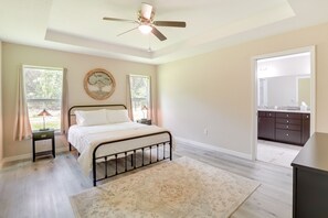 4 habitaciones, tabla de planchar con plancha, internet y ropa de cama 