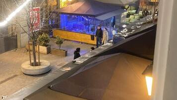 ๋ญ์
๋ฆฌ ์ํํธ, ์นจ์ค 2๊ฐ (Historic Building) | 2 ๊ฐ์ ์นจ์ค, ์ด์งํธ์ฐ ๋ฉด ์ํธ, ๊ณ ๊ธ ์นจ๊ตฌ, ์ค๋ฆฌ/๊ฑฐ์ํธ ์ด๋ถ