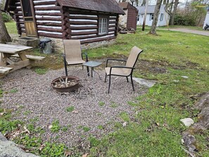 Terrace/patio - 1930s and 40s cabins located in the heart of the Laural highlands. Cabin 5 (Markleysburg)
