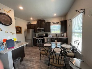 Dining - Dee’s Cozy Corner Cottage (Gladewater)