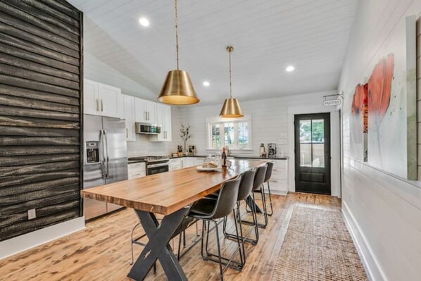 ميكروويف، فرن، موقد طهي مسطح، غسالة أطباق