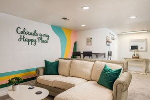 Smart TV, oficina y monitor de computadora 