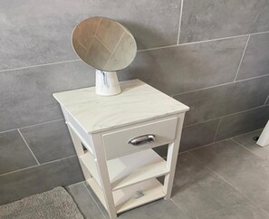 Apartment | Bathroom | Shower, hair dryer, towels