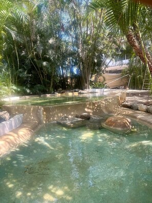 8 piscines extérieures