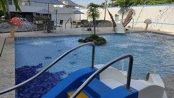 Indoor pool, 3 outdoor pools