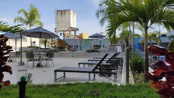 Indoor pool, 3 outdoor pools